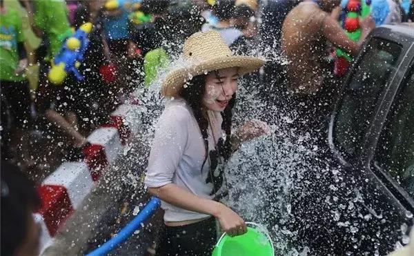 泰国泼水节是泼一整天的吗,泰国泼水节开始了吗