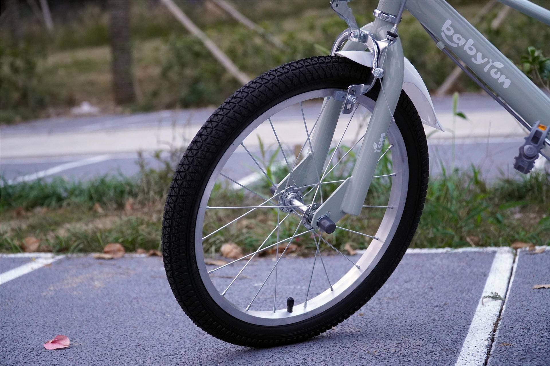 什么礼物让孩子一直挂念你？Babyrun萌骑奇儿童自行车测评