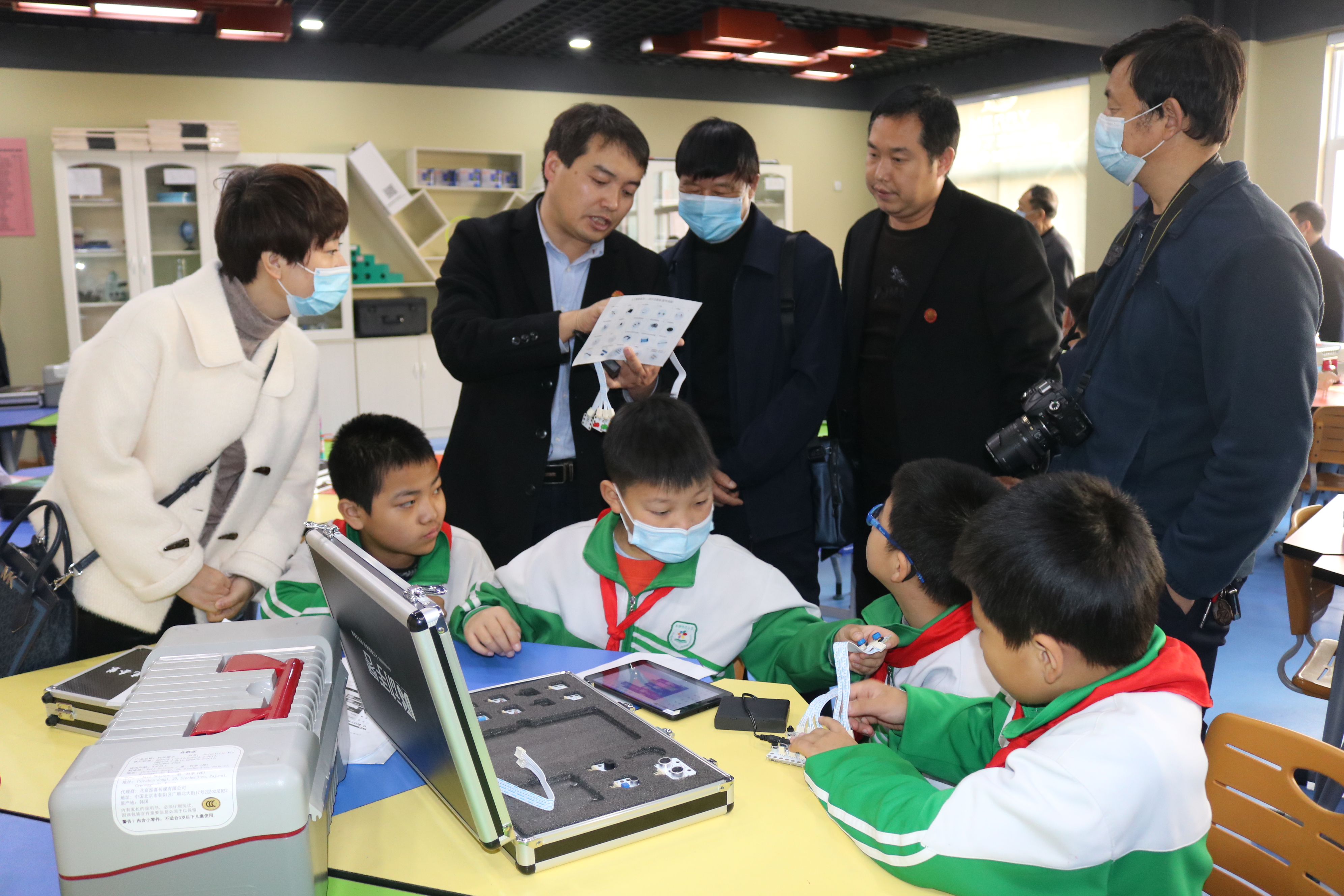 咸阳市关工委一行来临渭区考察学习“少年硅谷”创客教育公益项目建设工作