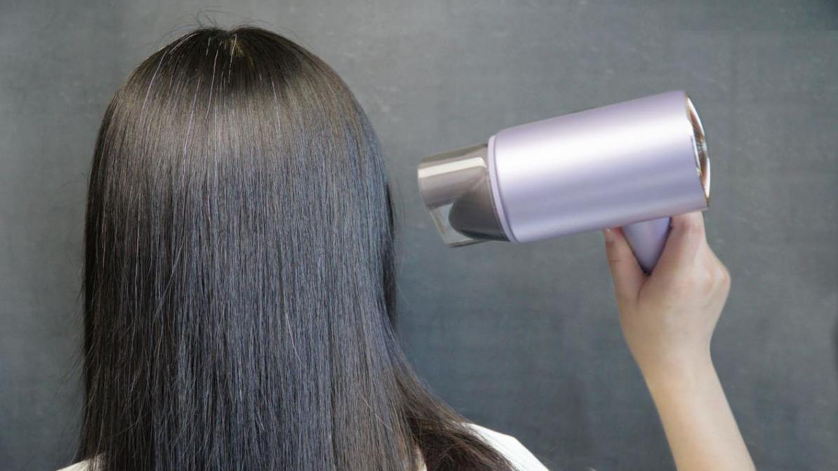 22岁关晓彤和杨紫谁漂亮,关晓彤杨紫同框哪个更美