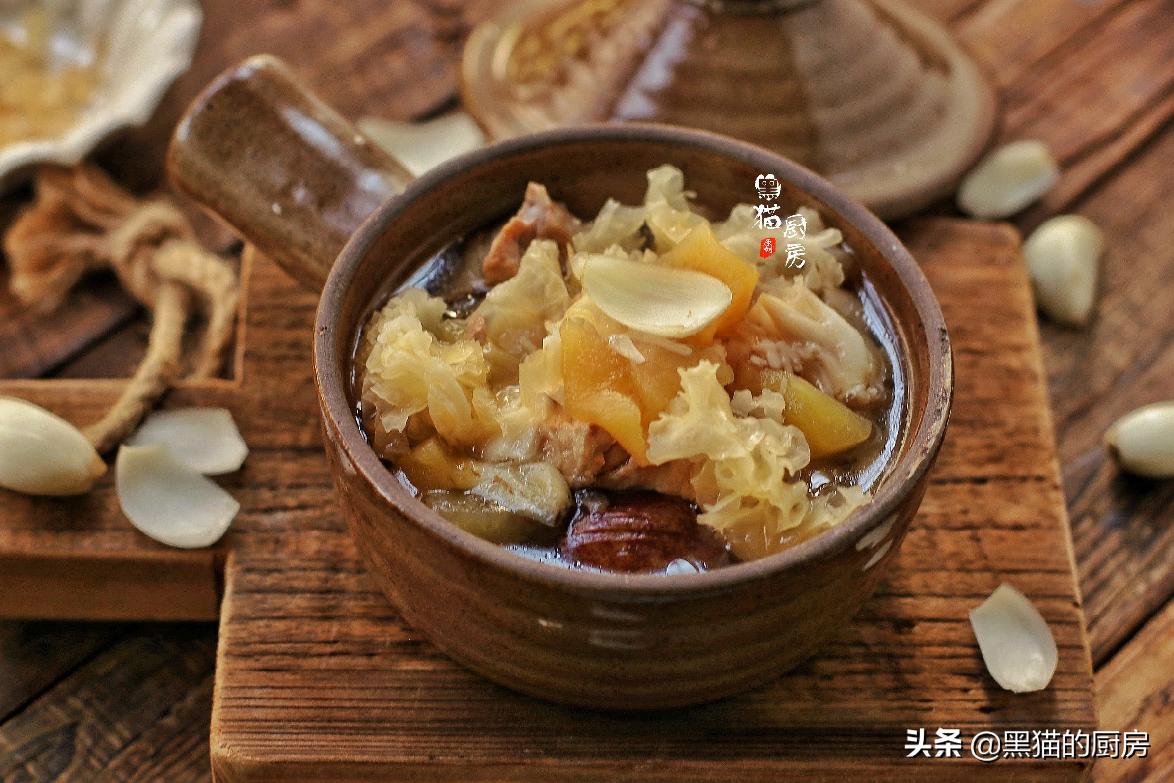 秋天气候干燥常饮一道汤补,秋天口干舌燥喝什么汤