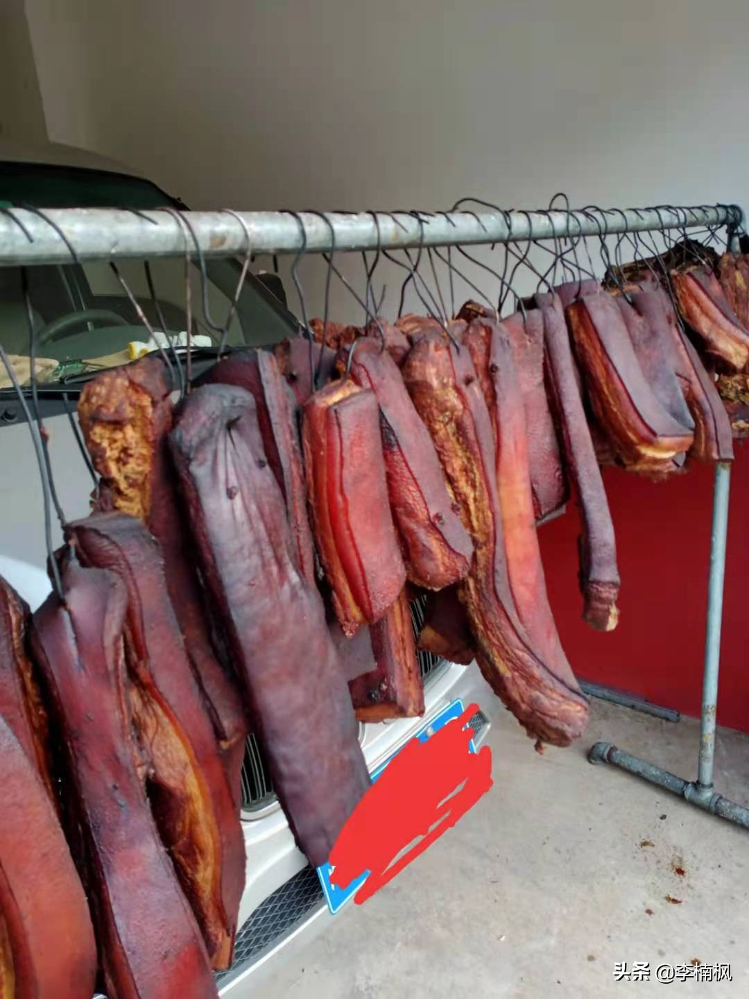 安化发展经济的要素单一，但安化擂茶、柴火腊肉可以做成特点产业