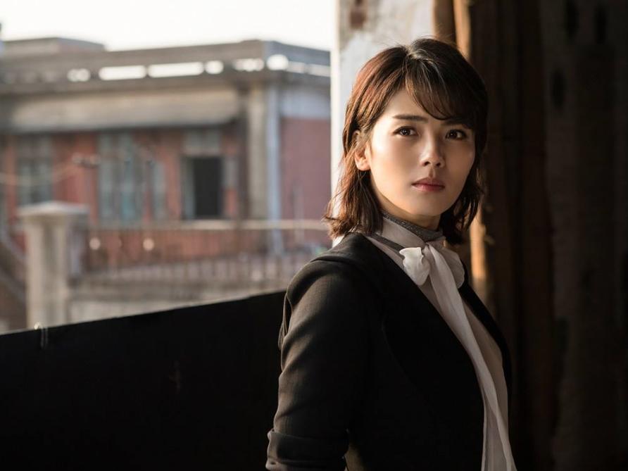 刘涛穿红色开叉裙,刘涛穿拖地连身长裙