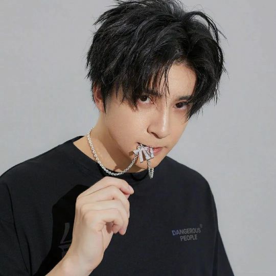 薛之谦头像高清图片微博,薛之谦壁纸头像