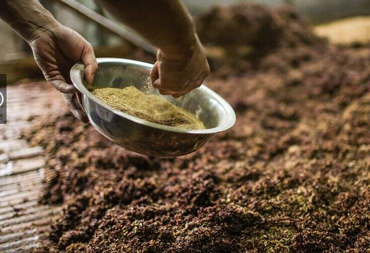 蒸馏酒和固态酿酒有什么区别,酿酒蒸馏设备决定酒的质量吗