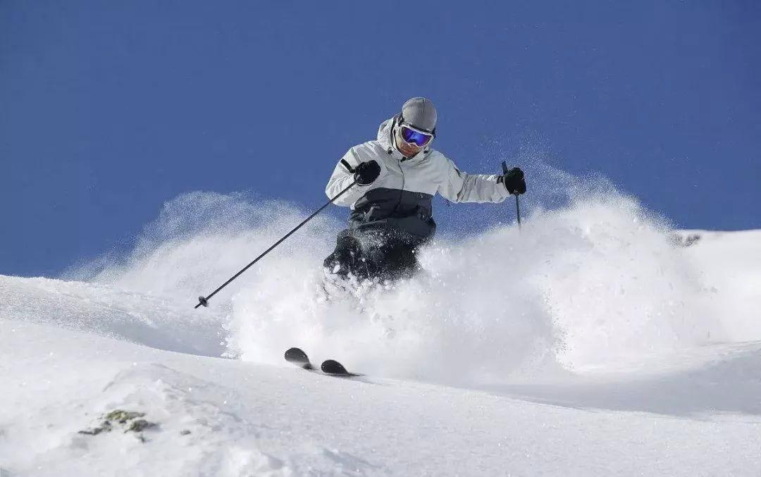 国内最佳八大滑雪胜地,国内10大滑雪胜地