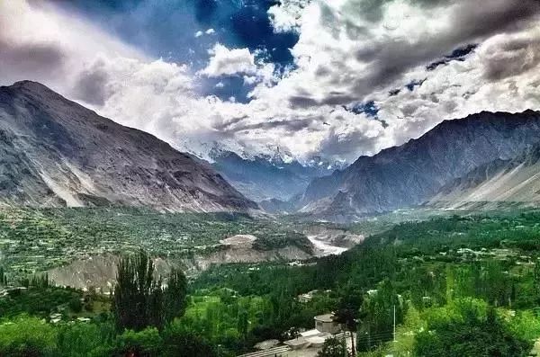 新疆喀什到巴基斯坦需要怎么过去,喀什通巴基斯坦公路