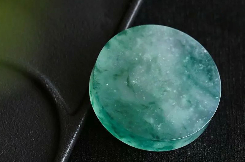 翡翠手镯真假鉴定方法视频,在家如何鉴定翡翠真假小视频