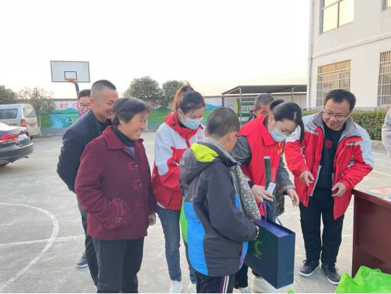 暖冬行动关爱留守儿童送温暖,合肥市儿童礼物