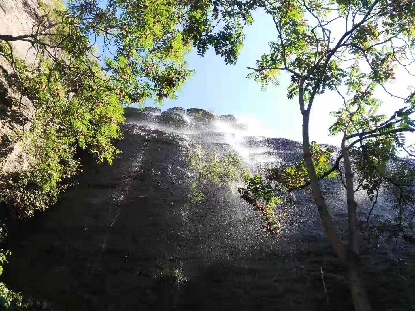 最好爬、闹市区、景色奇、有野猴—野游户外-5