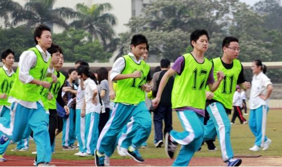 跑步拿满分的技巧教学,体育老师公认最省力的跑步方式