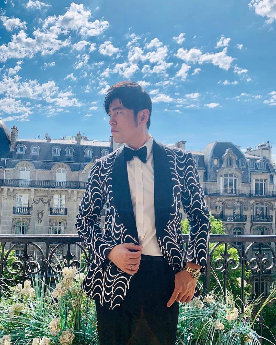 夏天男生应该穿长裤好还是短裤好,男生夏天穿长裤好看还是短裤好