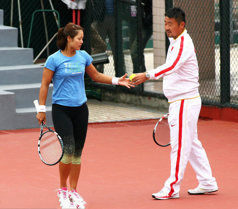 李娜传奇故事,网球选手李娜的成长历程