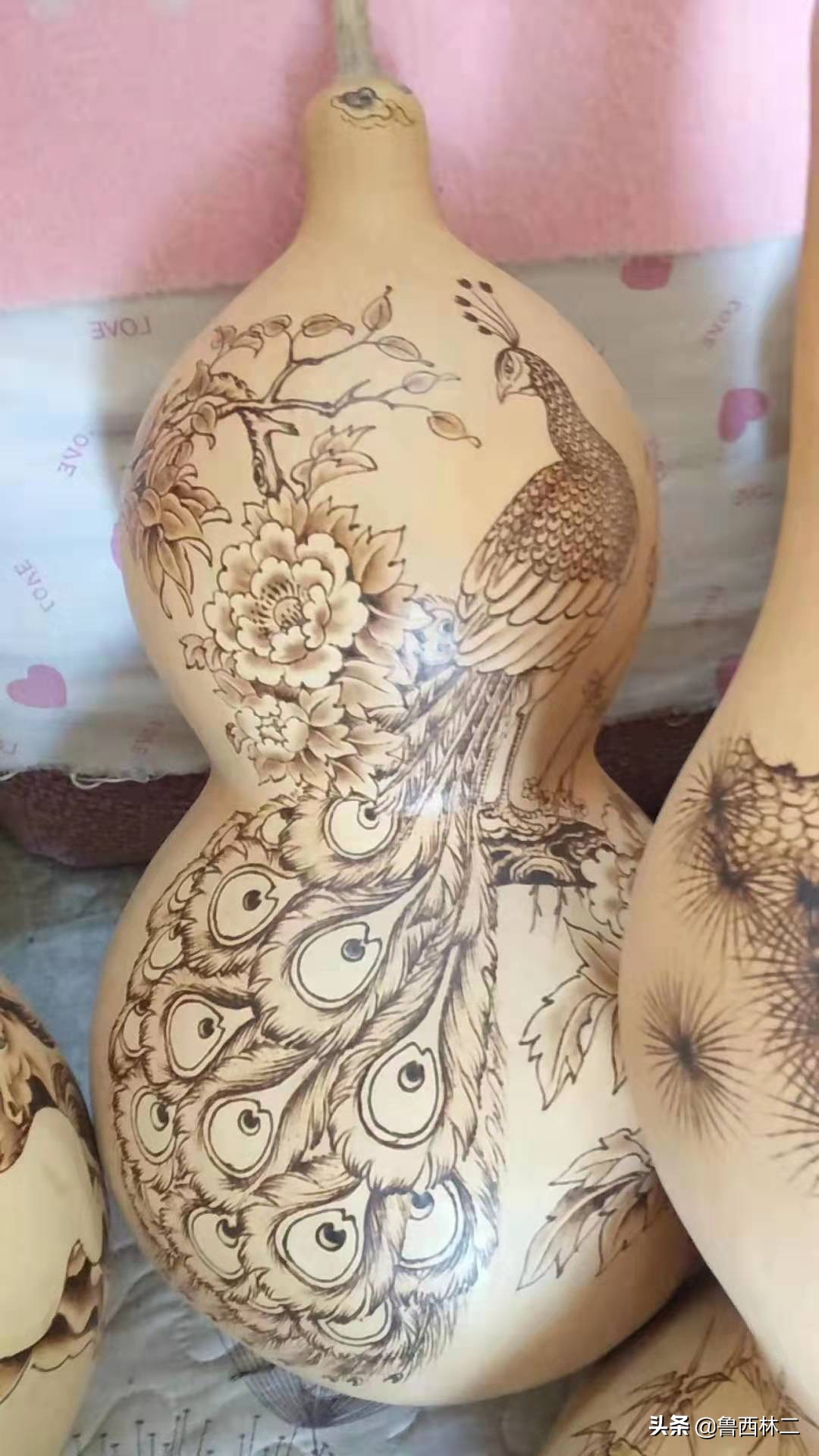 细长葫芦雕刻图片,巧夺天工的葫芦雕刻