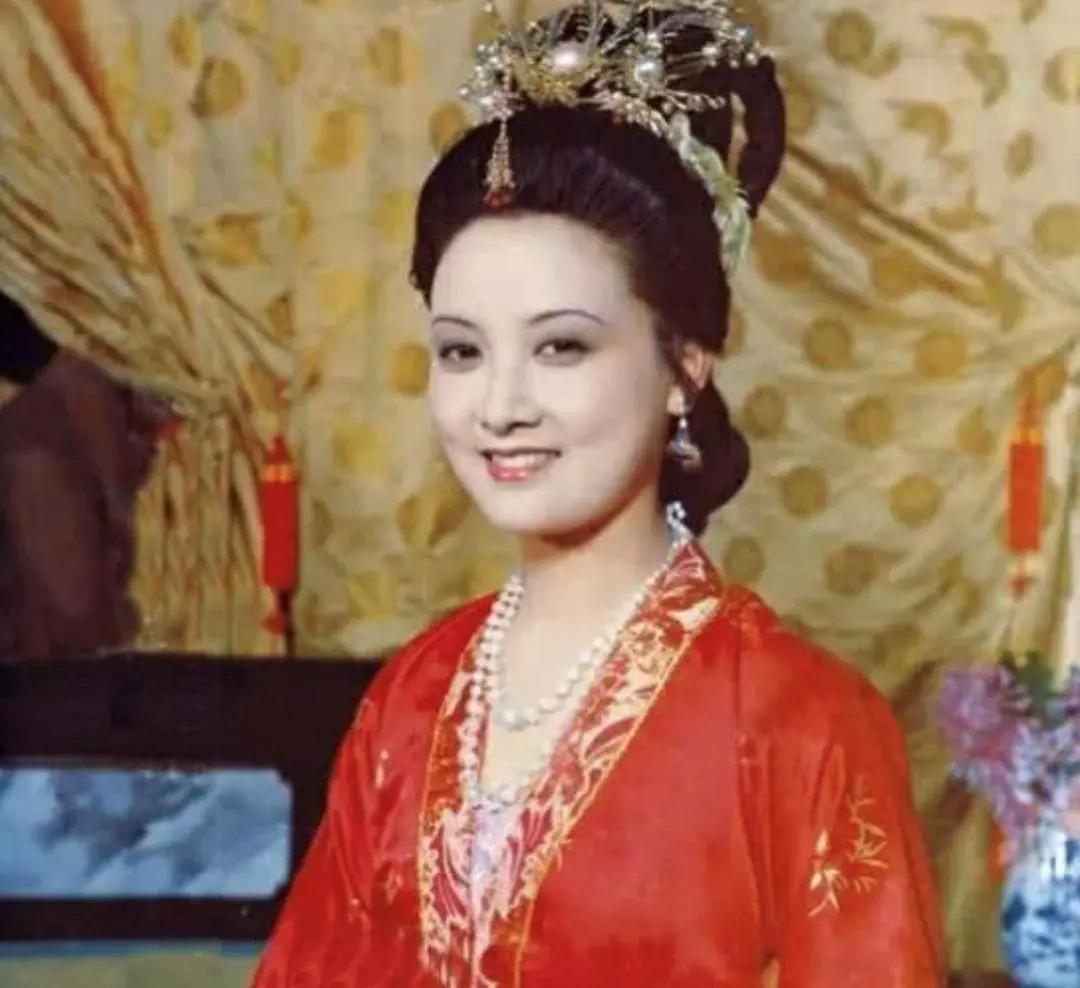 明星撞脸不可怕性别不同就尴尬,意想不到的明星撞脸