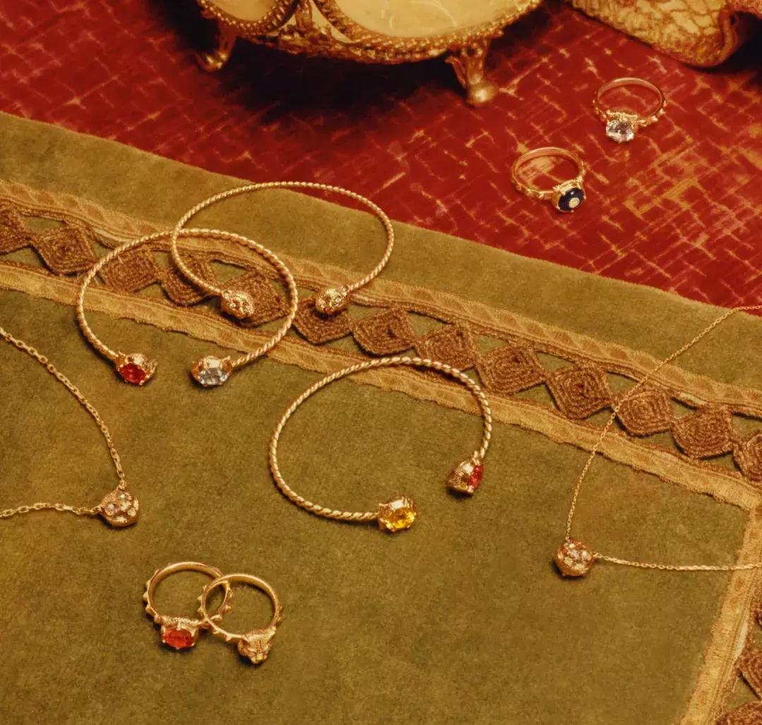 过年真的只要穿红色就是最好看的,春节必须有红色单品