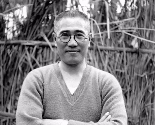 他是蒋介石的王牌战将，被俘虏后，惊动我军元帅前来跟他学习