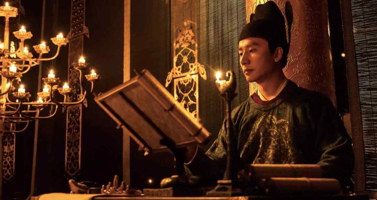 野蛮的西方人用*器武**决斗，文明的中国人用诗文决斗