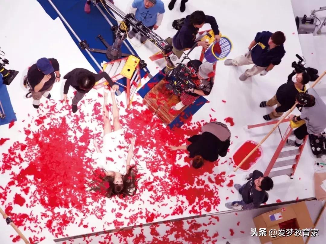 亚洲最狂野女导演，一年出3部新片，半个演艺圈为她站台