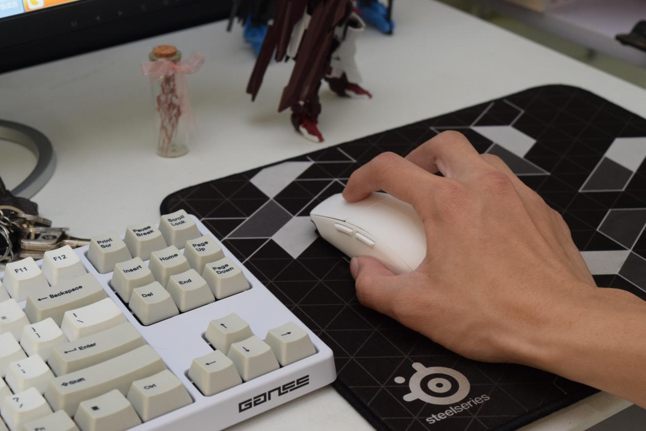 入门级无线游戏鼠标推荐哪款,既能有线又能无线电竞鼠标推荐