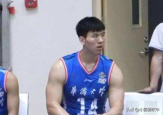 中国野球王者官宣啦！与未婚妻最萌身高差，野球收入远超CBA球员