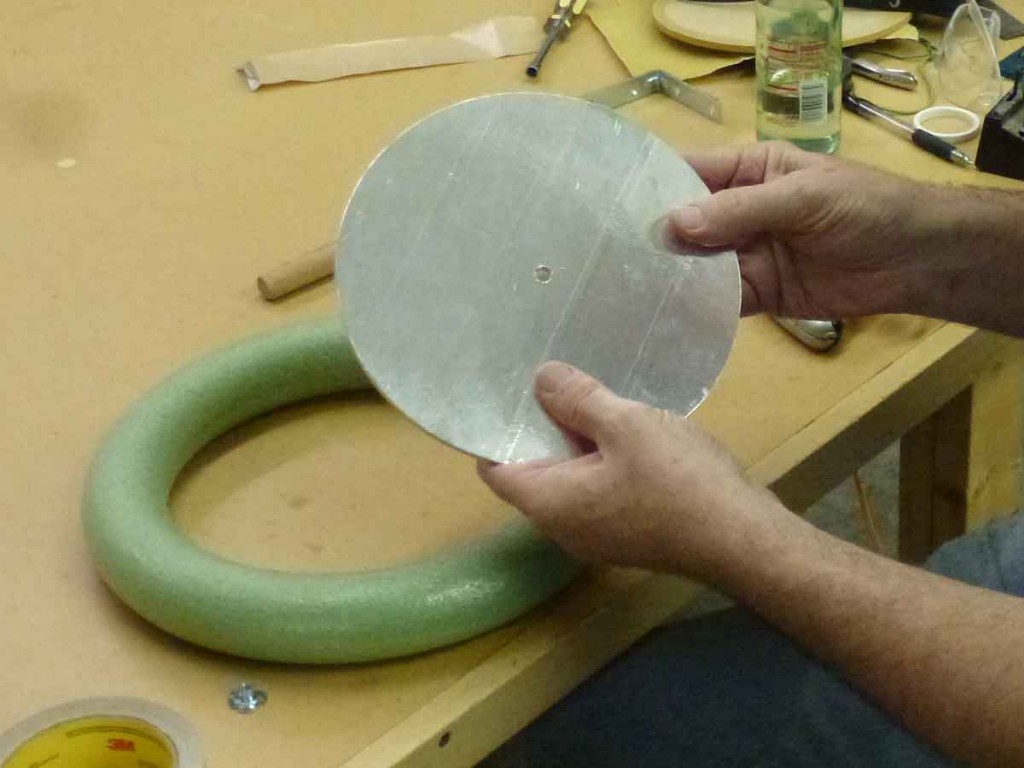 成为雷电法王很简单，用6个啤酒瓶和日常用品，就能做特斯拉线圈