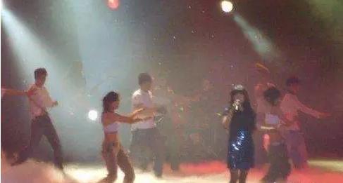 这首被誉为“第二*歌国**”的《万里长城永不倒》，背后有什么故事？