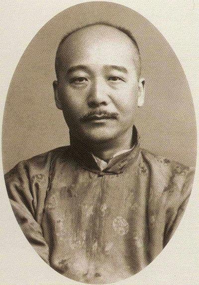 他是民国政府秘书长，其书法有“大王”之洒脱飘逸，舒朗俊雅