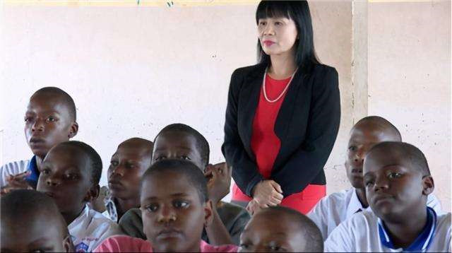 王丽红：清华才女远嫁非洲，在当地办学传授汉语，名气已传回国内