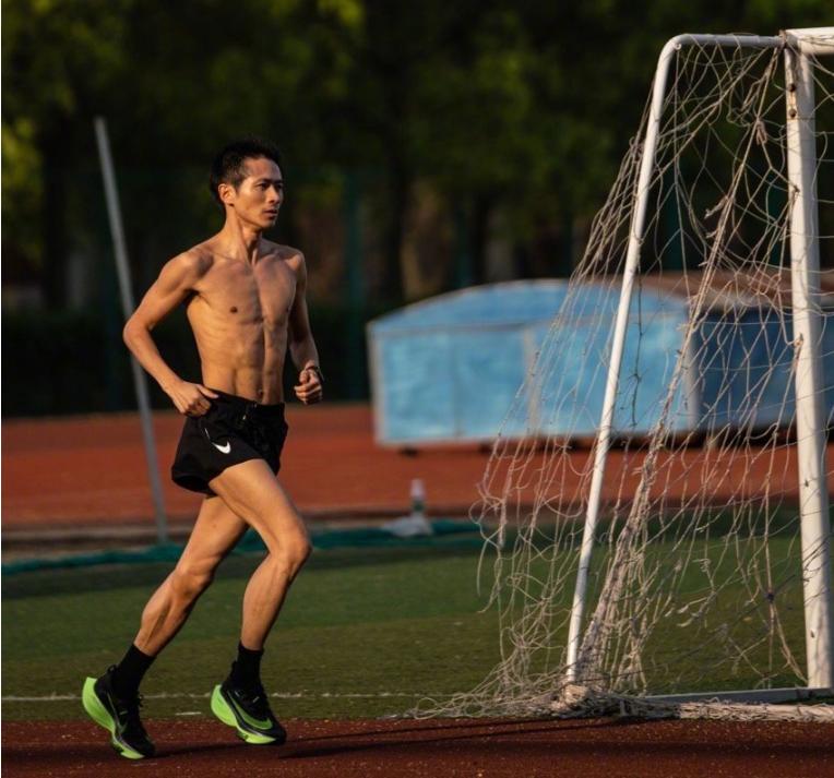 韩寒肌肉,韩寒高清健身照