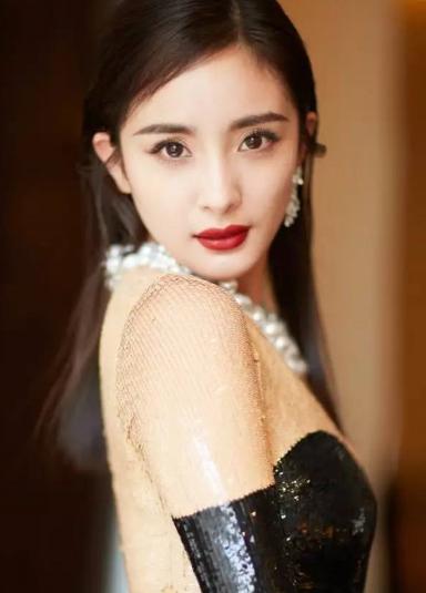 杨幂一样的发型时尚又实用,杨幂适合特别短发发型