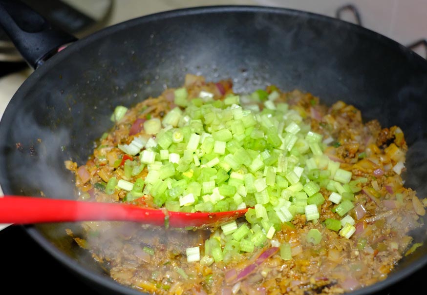 川菜大师教的葱香牛肉面，香辣过瘾，比麻辣小面更好吃