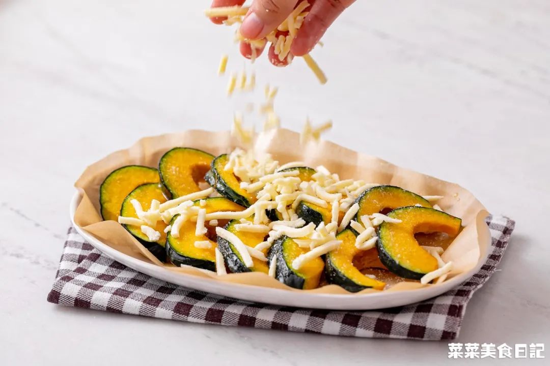 上班族午饭微波炉加热,微波炉解决一日三餐