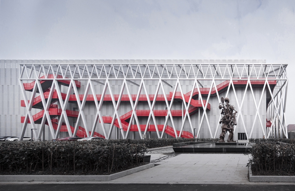 既是工厂，也是美术馆的浙江STANCE智慧厂房