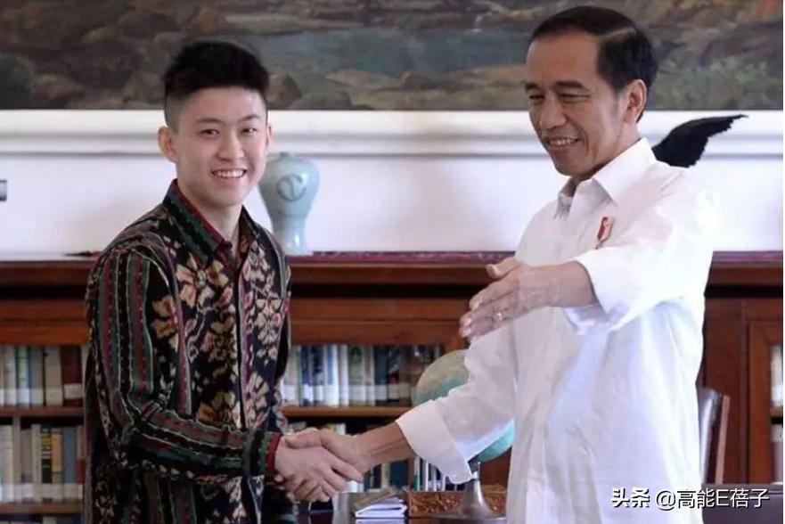 他来了，带着让rapper低头的节目来了