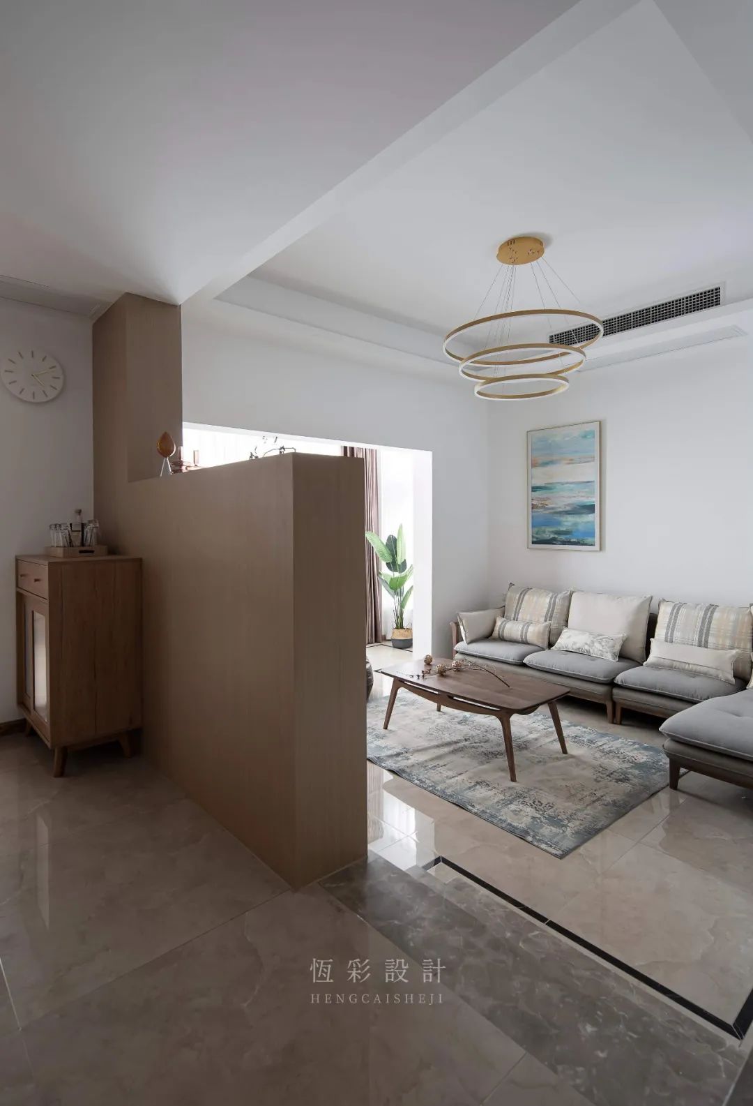 二楼衣帽间和客厅完美结合,二楼客厅开放式衣帽间