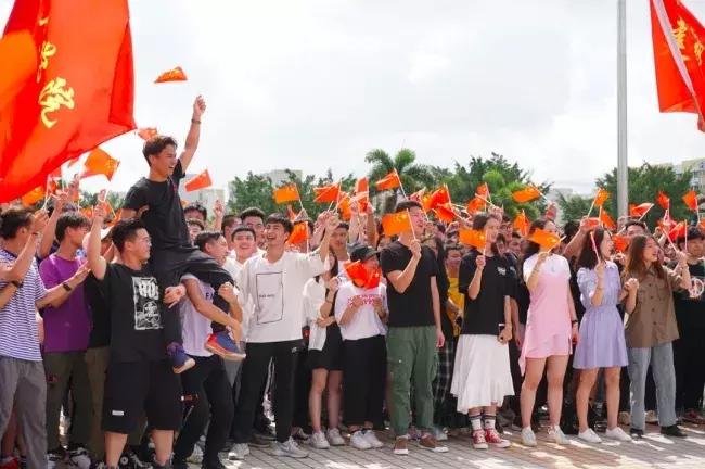 全国各大高校快闪视频,深大首次惊现百人快闪