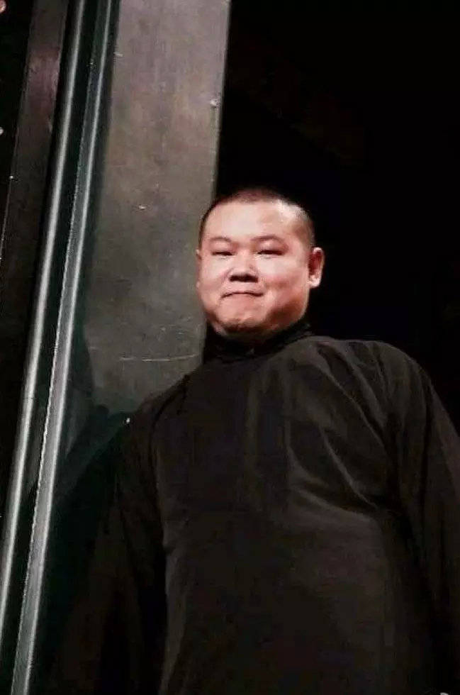 岳云鹏郭德纲大多少岁,岳云鹏14岁郭德纲26岁