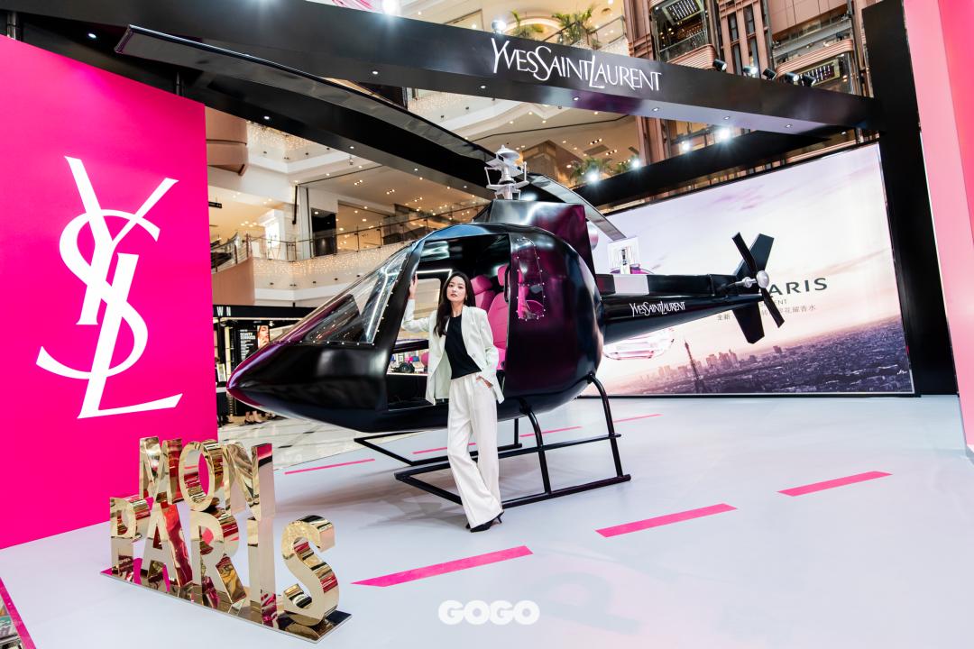 YSL直升机狂爱来袭，带你穿越巴黎，“上天”告白
