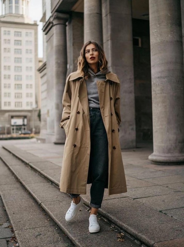 卫衣这样穿减龄休闲感无人能敌,早春卫衣怎么穿靓丽减龄又温暖