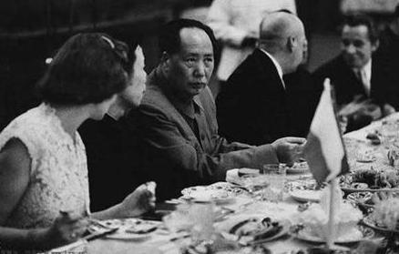 吴旭君陪伴毛主席21年，1974年，按照毛主席的指示，她离职归去