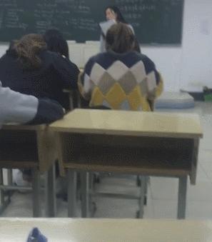 搞笑gif段子兄弟你把我吓到了,搞笑gif段子实在是猝不及防啊