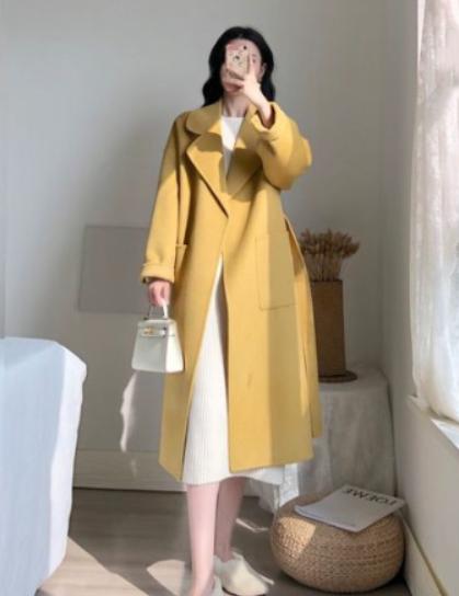 驼色睡衣式大衣穿搭女秋冬,驼色牛角扣大衣穿搭女秋冬