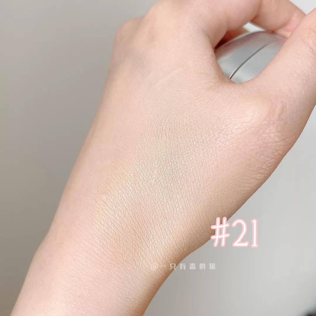 来看看闺蜜的化妆包,姐妹们的化妆包