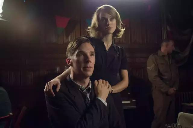 眼睛有三种颜色的长脸男人，这家伙真的什么都能演