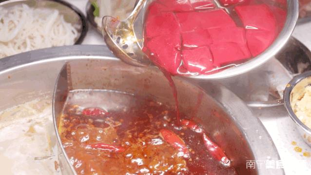 南宁三街两巷排队到深夜的火锅,排队王串串香火锅