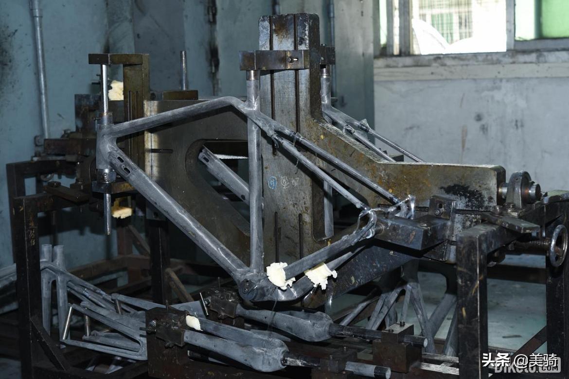 碳纤维车架快客,顶级碳纤维车架制造