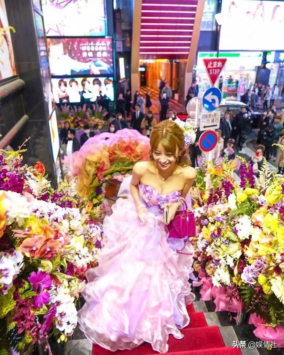 日本第一陪酒女引退！滴酒不沾却日赚1个亿，首相都被她征服