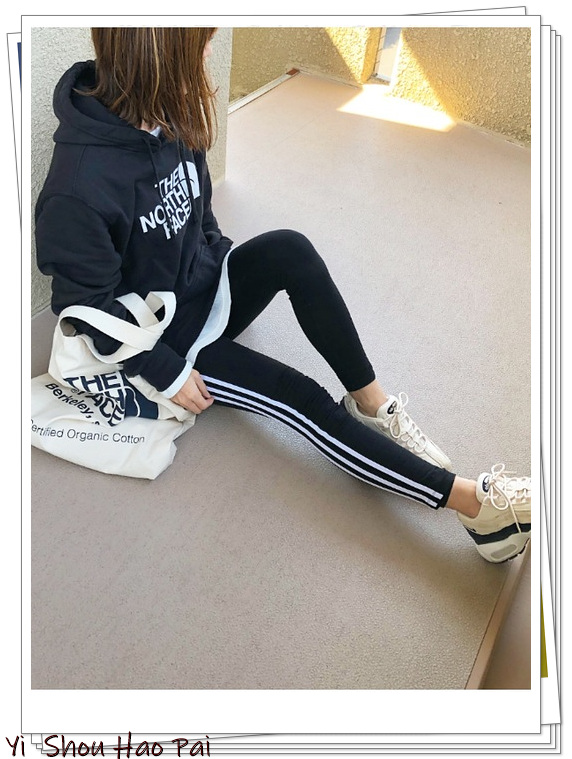 Adidas的单品怎么搭？日本时尚女人的运动风穿搭示范，时髦吸睛