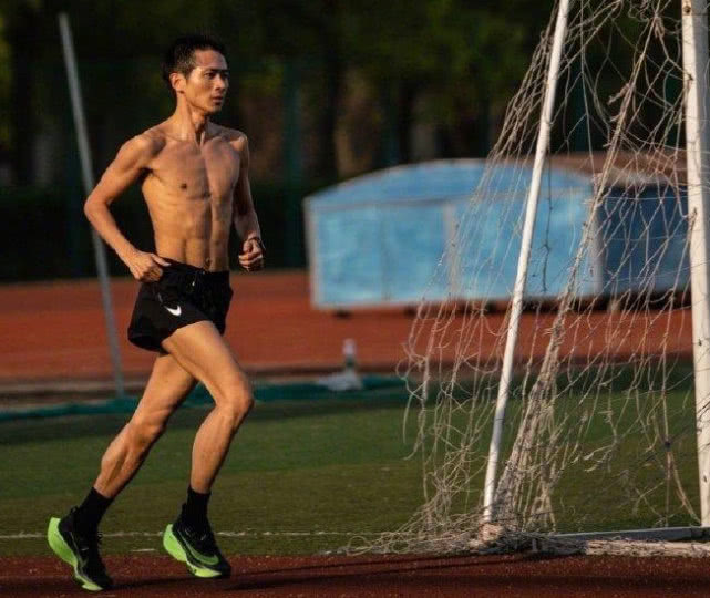 韩寒每天跑步多少公里,37岁韩寒减肥成功案例